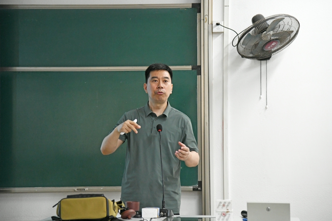 2026世界杯官方合作网站邀请名家大师为2024级新生讲授通识课6.jpg