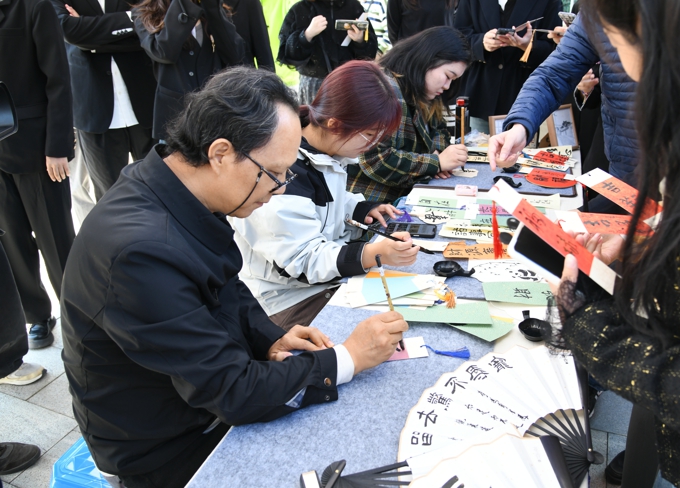 世界杯官网2023年奖学金颁奖典礼暨“学风建设月” 启动仪式圆满举行14.jpg