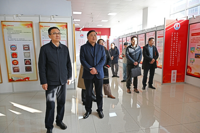 无锡市高校院所统战工作联盟滨湖组调研座谈会在世界杯官网召开10.jpg