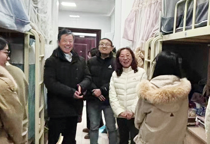 3.执行校长李廉水与艺术学院学生交流.jpg