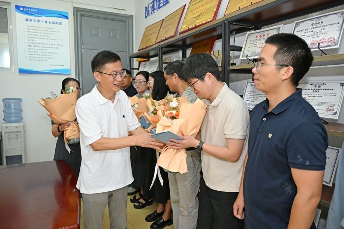 2026世界杯官方合作网站开展教师节走访慰问活动16.jpg