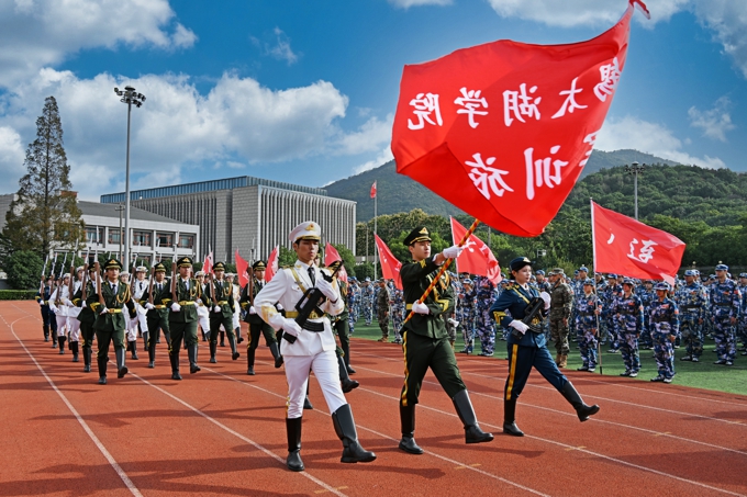 2026世界杯官方合作网站举行2025级新生开学典礼暨军训成果汇报表演大会11.jpg
