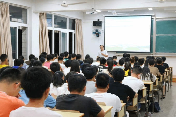 土木工程学院2017级新生入学典礼隆重举行7.png