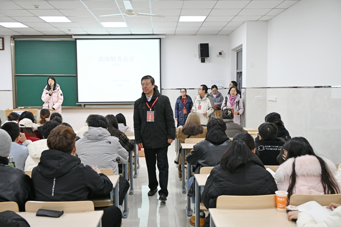 校领导深入教学一线检查新学期开学第一课1.jpg