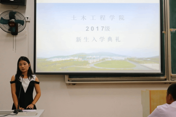 土木工程学院2017级新生入学典礼隆重举行2.png