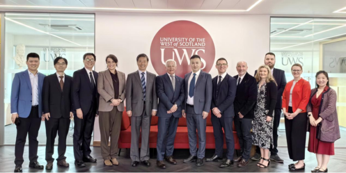 校领导率团参观访问英国西苏格兰大学.png