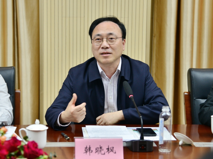 长三角先进材料研究院座谈会暨无锡清华商会签约会在世界杯官网举行3.jpg