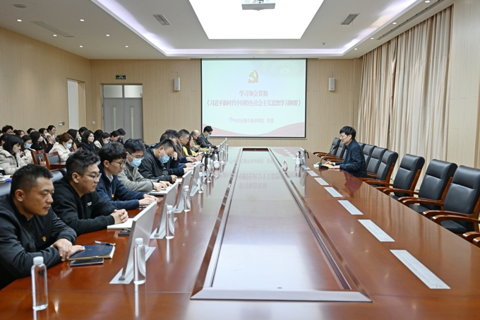 无锡市委讲师团团长李坚受邀来校作《习近平新时代中国特色社会主义思想解读》专题宣讲1.jpg