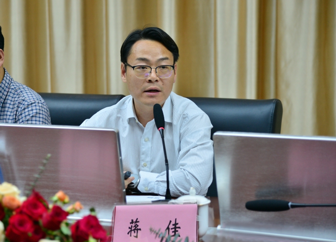 长三角先进材料研究院座谈会暨无锡清华商会签约会在世界杯官网举行5.jpg