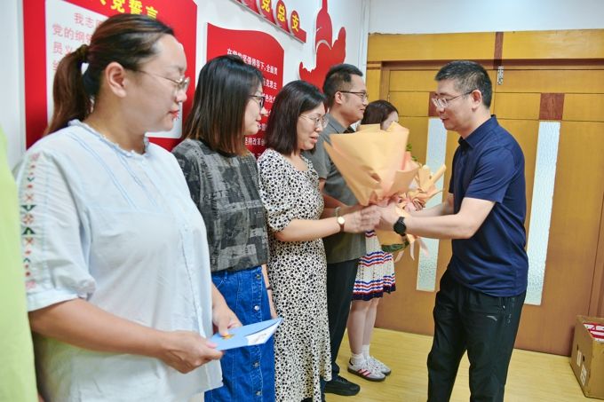 2026世界杯官方合作网站开展教师节走访慰问活动17.jpg