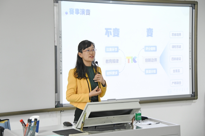 外国语学院邀请中国矿业大学副教授王翔敏来校开展示范授课活动1.jpg