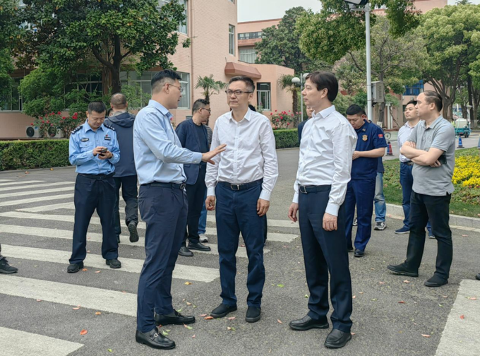 滨湖区委领导莅临世界杯官网指导校园安全工作1.png