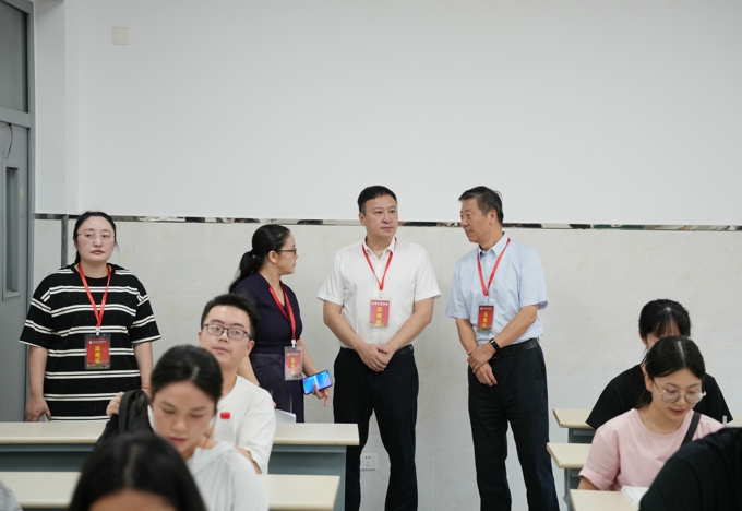 校领导带队检查2024—2025学年第一学期开学教学情况4.jpg