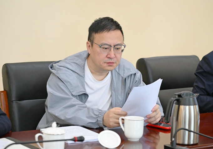 世界杯官网召开党委会议4.jpg