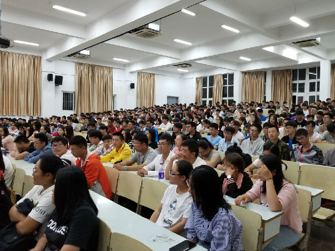 新生见面会4.JPG