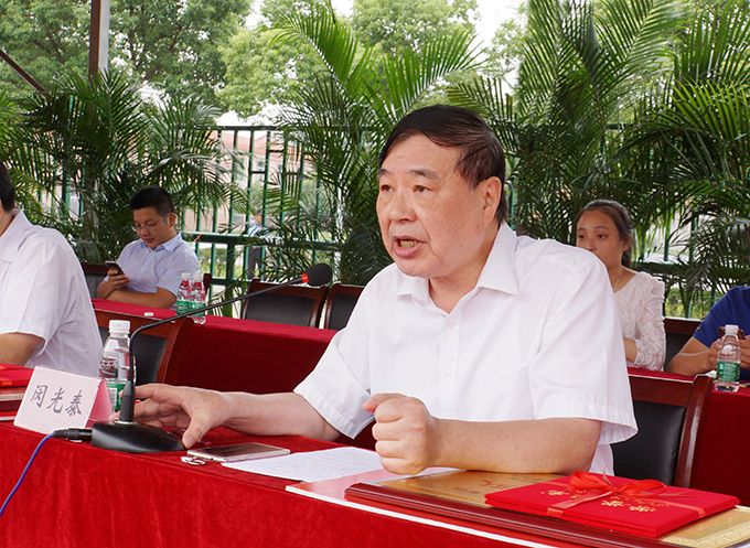 学校隆重举行新生开学典礼暨军训成果表彰大会5.jpg