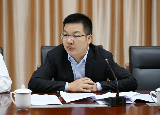 世界杯官网召开党委理论学习中心组学习会4.jpg