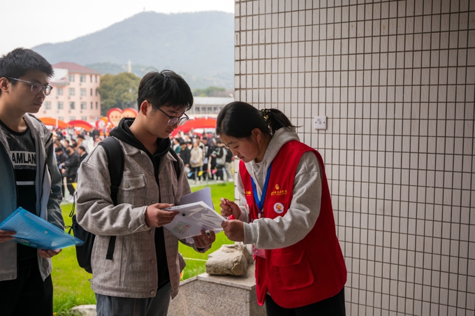 世界杯官网圆满完成2024年普通高校专转本选拔考试考务工作12.jpg