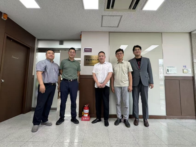 世界杯官网金成校长率团赴韩国访问1.jpg