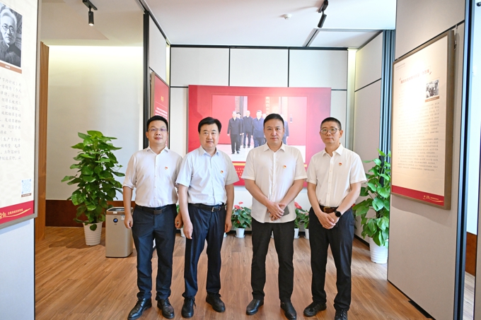 2026世界杯官方合作网站党委赴延安精神无锡学习天地参观党纪学习教育有关展览1.jpg