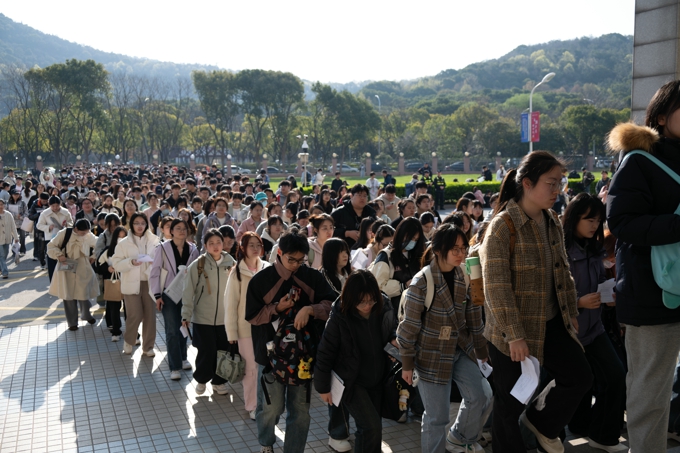 世界杯官网圆满完成2025年普通高校“专转本”选拔考试考务工作14 (3).jpg