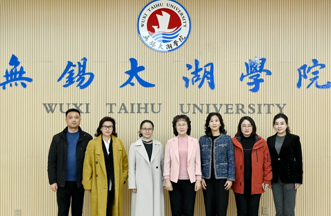 无锡市妇联“三八”妇女节来世界杯官网走访慰问5.jpg