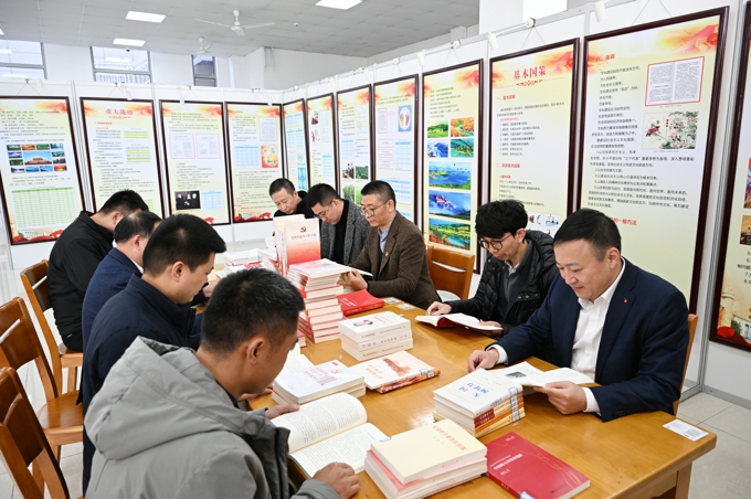 “区人大代表回选区联系服务选民群众”座谈会在世界杯官网召开13.jpg