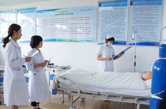 护理学院举行第二届临床护理技能大赛暨全国比赛选拔赛3.jpg