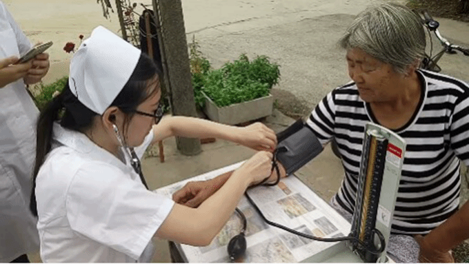 护理学院“晨曦”团队走进无锡市滨湖区新峰社.png