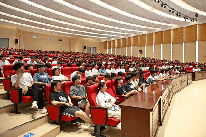 这堂“开学第一课”专门定制,阙明坤副校长畅谈“中国956.png