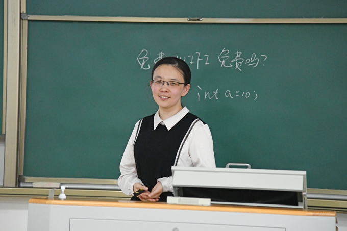 物联网工程学院邀请南京理工大学苏铓副教授来校开展示范授课活动1.jpg