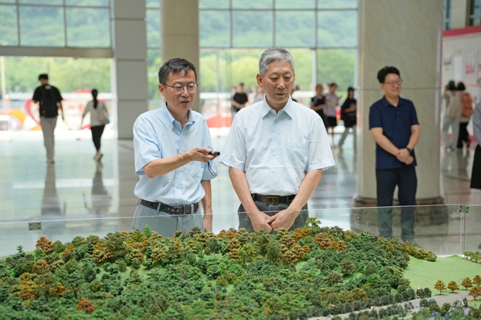 郑州信息工程职业学院一行来校交流考察4.jpg