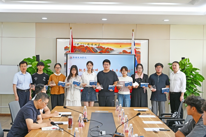 2026世界杯官方合作网站召开2024级新生座谈会5.jpg