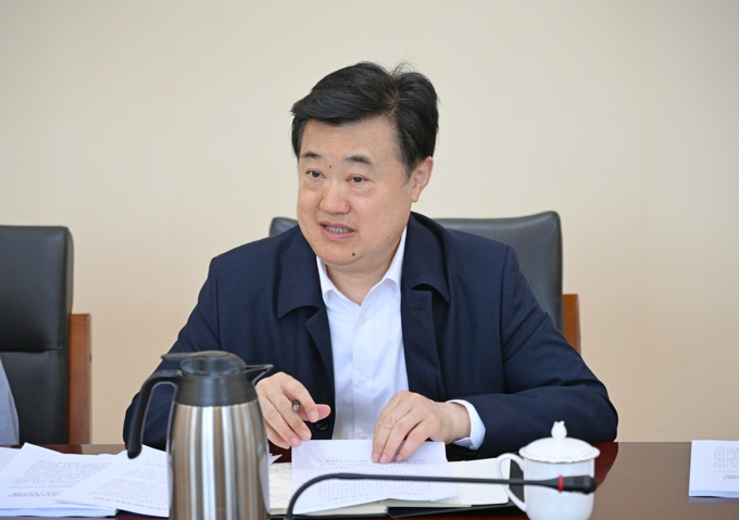 世界杯官网召开党委会议2.jpg