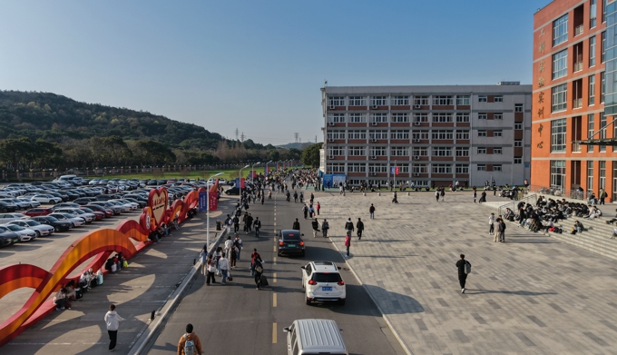 世界杯官网圆满完成2025年普通高校“专转本”选拔考试考务工作14.jpg