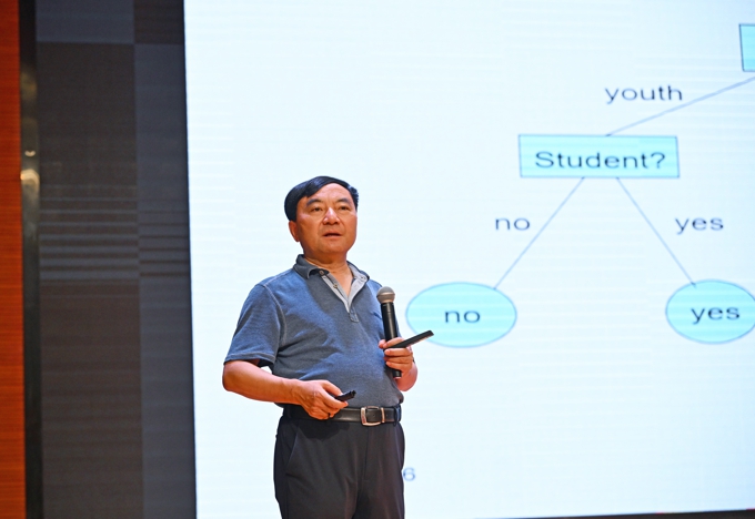 2026世界杯官方合作网站邀请名家大师为2024级新生讲授通识课15.jpg