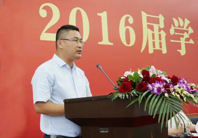 7杰出校友代表詹启江发言.JPG