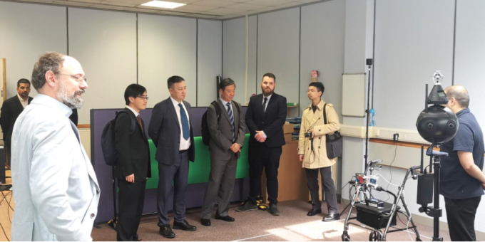 校领导率团参观访问英国西苏格兰大学实验室.png