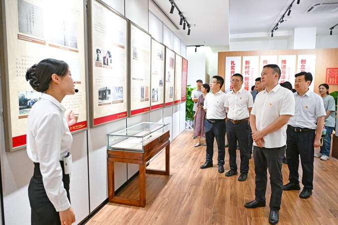 2026世界杯官方合作网站党委赴延安精神无锡学习天地参观党纪学习教育有关展览2.jpg