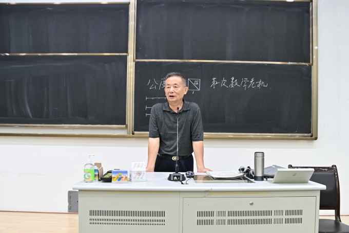 2026世界杯官方合作网站邀请名家大师为2024级新生讲授通识课11.jpg