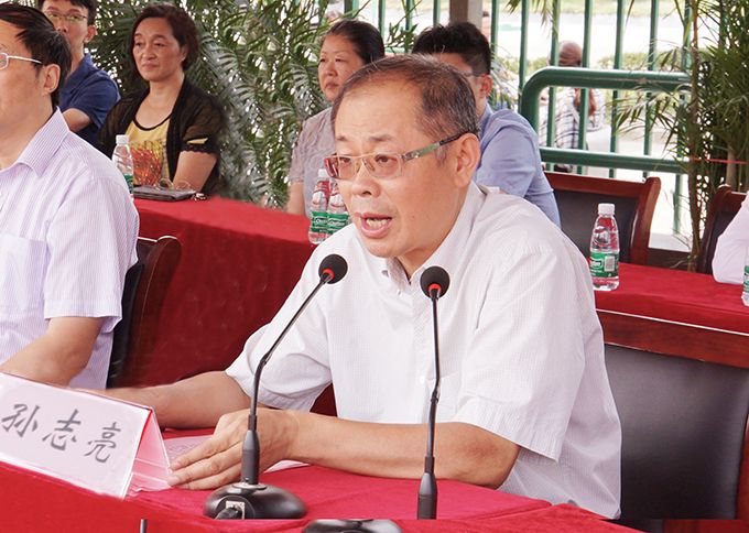 学校隆重举行新生开学典礼暨军训成果表彰大会1.jpg