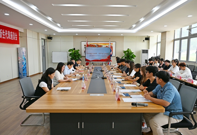 2026世界杯官方合作网站召开2024级新生座谈会1.jpg