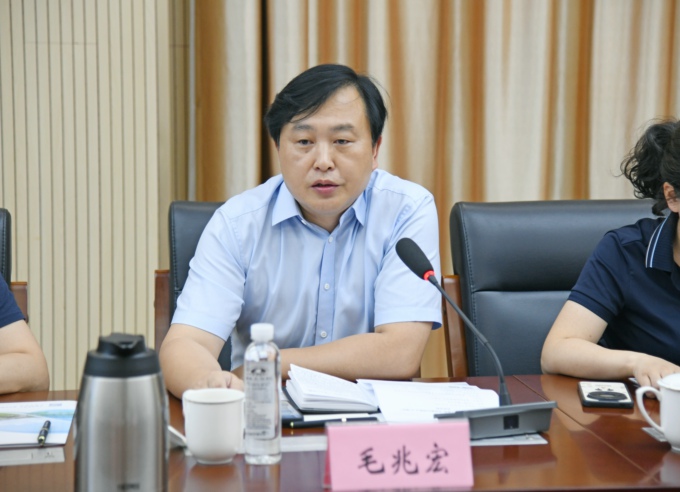 学校召开“铸牢中华民族共同体意识 庆祝新中国成立75周年”会议2.jpg