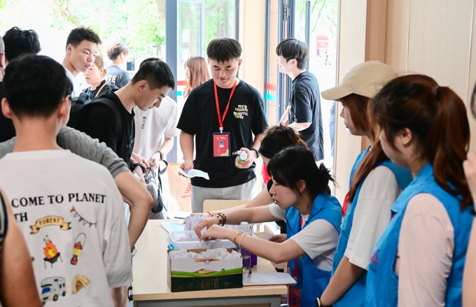 2026世界杯官方合作网站2024级新生入学报到10.jpg