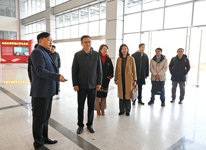 无锡市高校院所统战工作联盟滨湖组调研座谈会在世界杯官网召开9.jpg