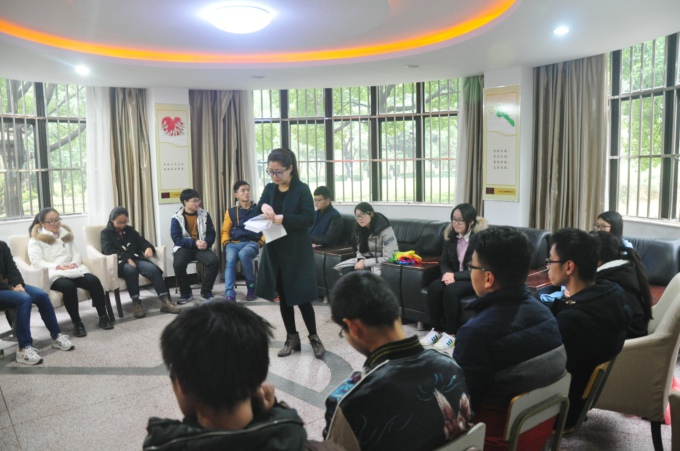 指导教师讲解活动规则.JPG