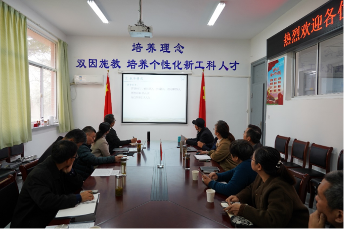 世界杯官网开展2023-2024学年第一学期期中教学检查巡查工作202312011181.png