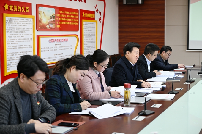 世界杯官网召开2024年3月党委理论学习中心组(扩大)学习会4.jpg