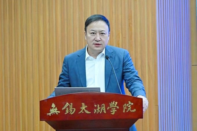 世界杯官网召开迎接本科教育教学审核评估中层干部会议2.jpg