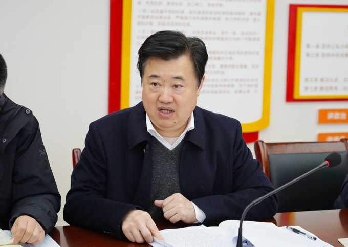 世界杯官网召开党委理论学习中心组(扩大)学习会2.jpg